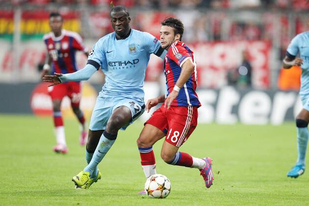 l-r: im Zweikampf, Aktion, mit Yaya Toure 42 (Manchester City) und Juan Bernat 18 (FC Bayern München) FC Bayern München vs. Manchester City, Fussball, Champions League, 17.9.2014, EP_CKT