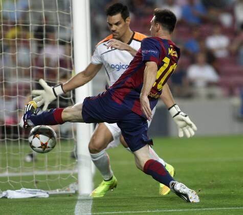 Champions League match between FC Barcelona and Apoel Nicosia. In this picture, Lionel Messi und Urko Pardo. xFRANCESCxADELANTADOx 