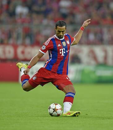 17.09.2014, Fussball Champions-League 2014 2015, Vorrunde 1.Spieltag, FC Bayern München - Manchester City, in der Allianz-Arena München. Mehdi Benatia (München) am Ball . 