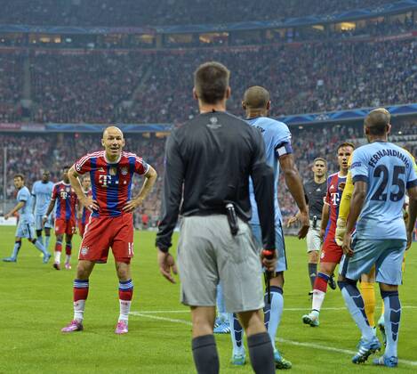 17.09.2014, Fussball Champions-League 2014 2015, Vorrunde 1.Spieltag, FC Bayern München - Manchester City, in der Allianz-Arena München. Arjen Robben (li, Bayern München) in Rage 