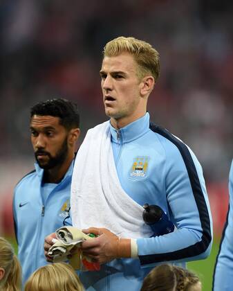 FUSSBALL CHAMPIONS LEAGUE SAISON 2014 2015 Vorrunde FC Bayern München - Manchester City 17.09.2014 Torwart Joe Hart (Manchester City) mit einem Handtuch um den Oberkoerper 