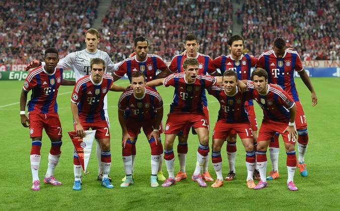 FUSSBALL CHAMPIONS LEAGUE SAISON 2014 2015 Vorrunde FC Bayern München 17.09.2014 Mannschaftsbild FC Bayern München; David Alaba, Torwart Manuel Neuer, Mehdi Benatia, Robert Lewandowski, Xabi Alonso, Jerome Boateng (hinten v.li.) Philipp Lahm, Mario Götze, Thomas Mueller, Rafinha und Juan Bernat (vorn v.li.) 