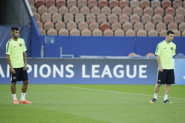 Neymar (FC Barcelona), Lionel Messi (FC Barcelona) FOOTBALL : Practice session of FC Barcelona at Parc des Princes - Paris - 29 09 2014 StephaneAllaman Panoramic 