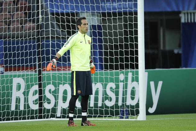 Claudio Bravo (FC Barcelona) FOOTBALL : Practice session of FC Barcelona at Parc des Princes - Paris - 29 09 2014 StephaneAllaman Panoramic 