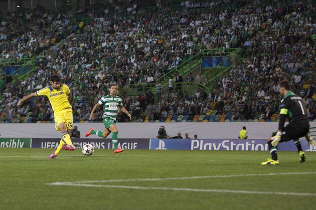 Diego Costa of Chelsea goes through on goal but sees his shot saved by Sporting s Rui Patricio - Sporting Lisbon vs. Chelsea - UEFA Champions League - Estadio Jose Alvalade - Lisbon - 30 09 2014 Pic Philip Oldham Sportimage EDITORIAL USE ONLY. No use with unauthorised audio, video, data, fixture lists, club league logos or live services. Online in-match use limited to 120 images, no video emulation. No use in betting, games or single club league player publications.