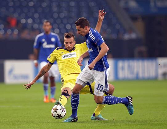 30.09.2014, xovx, Fussball Champions League, FC Schalke 04 - NK Maribor, v.l. Dare Vrsic (NK Maribor), Julian Draxler (FC Schalke 04), Aktion.