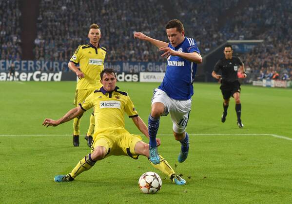 30.09.2014, Fussball, Saison 2014 15, UEFA Champions League, Vorrunde, FC Schalke 04 - NK Maribor Julian Draxler (Schalke 04), re., gegen Ales Mejac (NK Maribor)