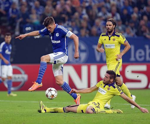 30.09.2014, xovx, Fussball Champions League, FC Schalke 04 - NK Maribor, v.l. Klaas-Jan Huntelaar (FC Schalke 04), Aleksander Rajcevic (NK Maribor), Marko Suler (NK Maribor), Aktion.