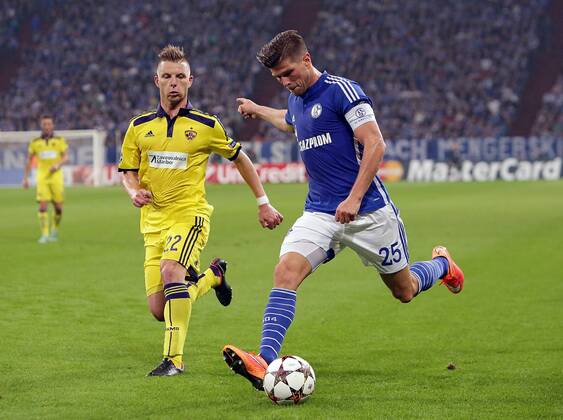 30.09.2014, xovx, Fussball Champions League, FC Schalke 04 - NK Maribor, v.l. Dare Vrsic (NK Maribor), Klaas-Jan Huntelaar (FC Schalke 04), Aktion.
