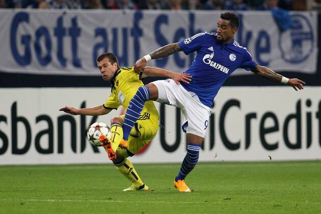 Kevin-Prince Boateng (FC Schalke 04 9) im Zweikampf gegen Damjan Bohar (NK Maribor 39) FC Schalke 04 vs NK Maribor--- Fussball --- Champions-League --- Gruppenphase --- 2. Spieltag --- 30.09.2014, EP_JSE