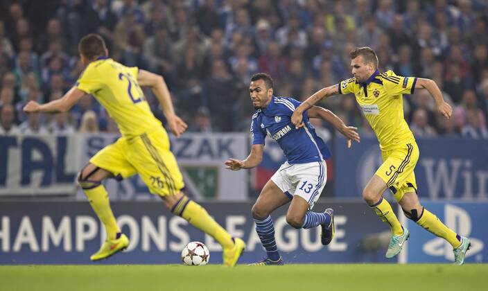 Gelsenkirchen, 30.09.2014, Veltins Arena, Fußball Eric Maxim Choupo-Moting (S04) im Duell FC Schalke 04 - NK Maribor