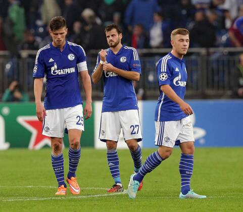 30.09.2014, xovx, Fussball Champions League, FC Schalke 04 - NK Maribor, v.l. Klaas-Jan Huntelaar (FC Schalke 04), Tranquillo Barnetta (FC Schalke 04) und Julian Draxler (FC Schalke 04) enttäuscht, enttäuscht schauend, dissapointed, nach dem 1:1 gegen Maribor, Freisteller.