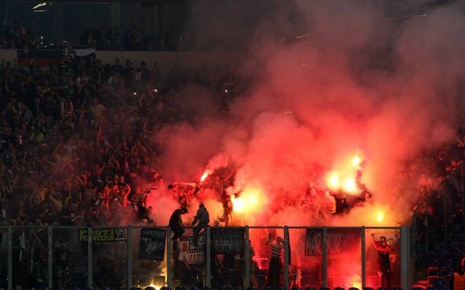 30.09.2014 - Pyro Technik im Block der Fans von NK Maribor beim Champions-League-Vorrunden Spiel (Saison 2014 15) - NK Maribor.