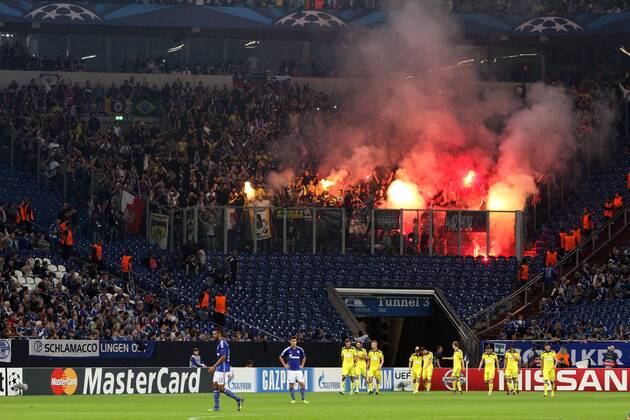 30.09.2014 - Pyro Technik im Block der Fans von NK Maribor beim Champions-League-Vorrunden Spiel (Saison 2014 15) - NK Maribor.
