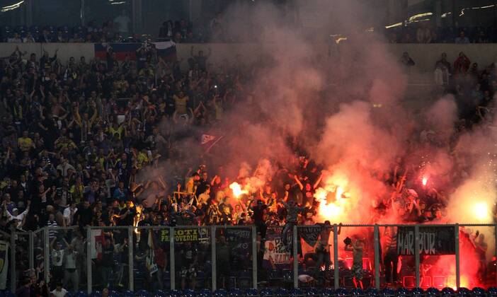 30.09.2014 - Pyro Technik im Block der Fans von NK Maribor beim Champions-League-Vorrunden Spiel (Saison 2014 15) - NK Maribor.