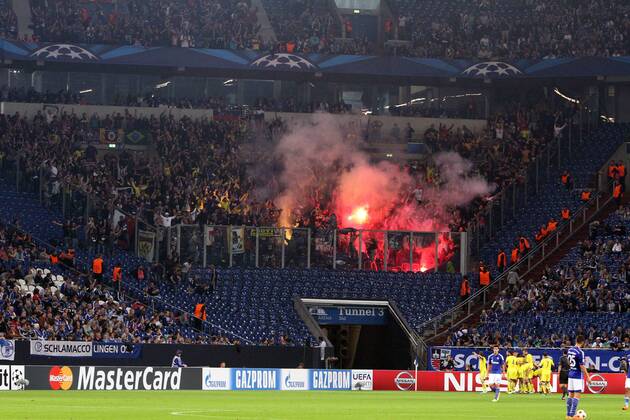 30.09.2014 - Pyro Technik im Block der Fans von NK Maribor beim Champions-League-Vorrunden Spiel (Saison 2014 15) - NK Maribor.