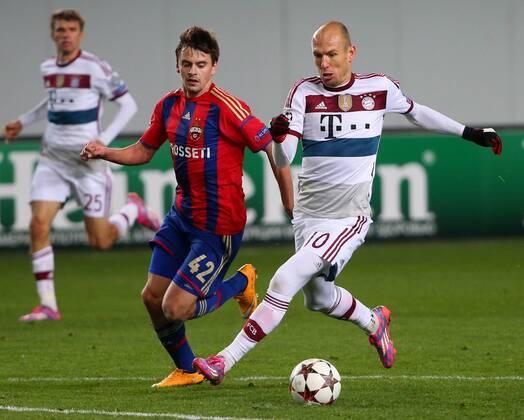 MOSCOW REGION, RUSSIA. SEPTEMBER 30, 2014. CSKA s Georgy Shchennikov (L) and Bayern s Arjen Robben fight for the ball in their 2014 15 Season UEFA Champions League Group E football match at Arena Khimki Stadium. The game is played behind closed doors as CSKA have been punished for their fans poor behaviour in a Champions League match against Viktoria Plzen last year. FC Bayern won the game 1:0. Valery Sharifulin TASS  RE150A0C