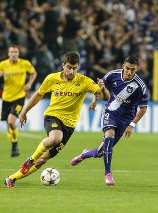 - BRUSSELS, BELGIUM: Dortmund s Sokratis Papastathopoulos and Anderlecht s Matias Suarez fight for the ball during a UEFA Champions League game between Belgian team RSC Anderlecht and German Borussia Dortmund, in Brussels, in the Constant Vanden Stock stadium, on the second day of the group stage competition, in the in group D, Wednesday 01 October 2014. THIERRYxROGE  premiumd 20470982