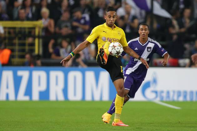 01.10.2014, xgsx, Fussball Champions League, RSC Anderlecht - Borussia Dortmund, v.l. Pierre-Emerick Aubameyang (Borussia Dortmund (BVB) - 17) - Youri Tielmans (RSC Anderlecht - 31)