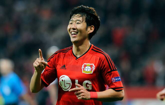 Fussball, UEFA Champions League, Herren, Saison 2014 2015, Gruppe C, 2. Spieltag, BayArena Leverkusen, Bayer Leverkusen (rot) - Benfica Lissabon (grau); Jubel Heung-Min Son (Leverkusen) nach seinem Tor zum 2:0. Jubel, Freude, Aktion, Einzelbild.