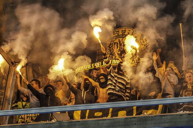 - BRUSSELS, BELGIUM: Dortmund s fans pictured during a UEFA Champions League game in Brussels, in the Constant Vanden Stock stadium, on the second day of the group stage competition, in the in group D, Wednesday 01 October 2014. THIERRYxROGE  premiumd Aufmacher 20472347