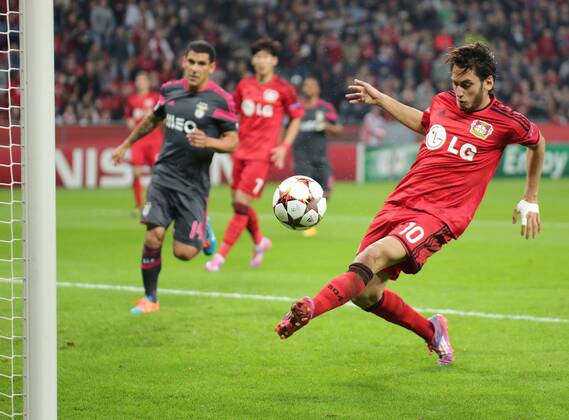 01.10.2014, xjfx, Fussball Champions League, Bayer 04 Leverkusen - Benfica Lissabon, v.l.Frei vorm Tor Hakan Calhanoglu (Bayer Leverkusen), Torchance