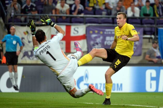 Kevin Grosskreutz of Borussia Dortmund and Silvio Proto of RSC Anderlecht Brüssel, RSC Anderlecht - BVB Borussia Dortmund Champions League PhotoNewsx 