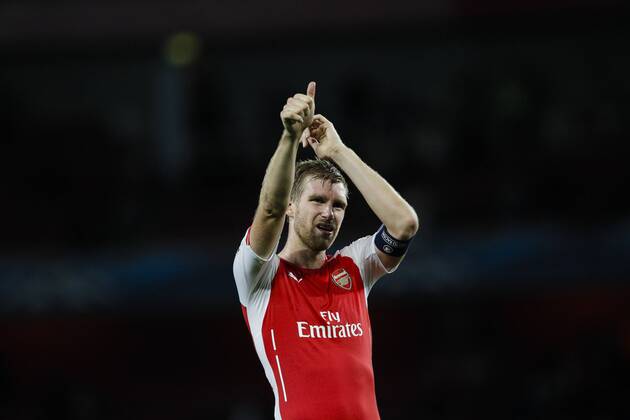 01.10.2014. London, England. Champions League Group Stage. Arsenal versus Galatasaray. Arsenalâ€™s Per Mertesacker acknowledges the home support at the end xCraigxMercerx  ActionPlus20229518