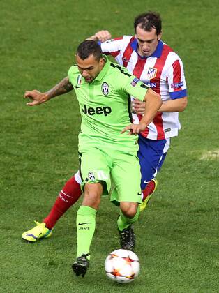 Atletico de Madrid s Diego Godin (r) and Juventus Carlos Tevez during Champions League 2014 2015 match.October 1,2014.  (20229579)