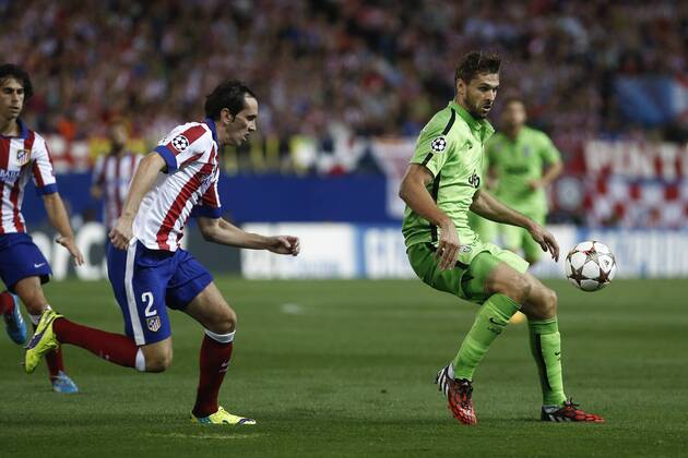Atletico de Madrid s Diego Godin (L) and Juventus s Llorente during Champions League soccer match between Atletico de Madrid and Juventus at Vicente Calderon stadium in Madrid, Spain. October 01, 2014.  (20229588)