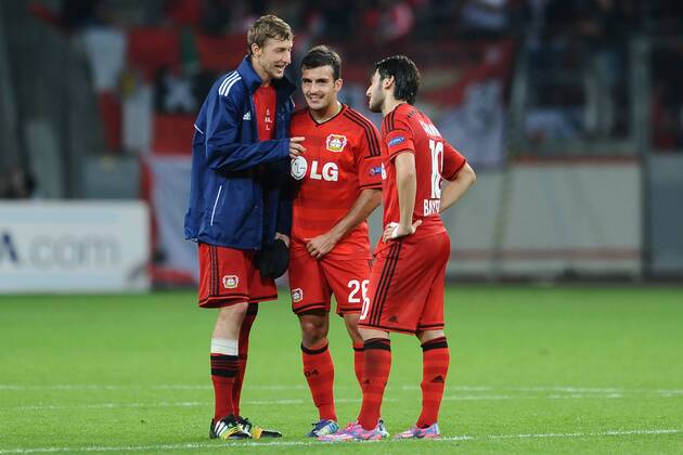 Fußball Champions League Gruppenphase 2.Spieltag Bayer Leverkusen - Benfica Lissabon am 01.10.2014 in der BayArena in Leverkusen Stefan Kiessling ( Leverkusen ), links - Giulio Donati ( Leverkusen ), mitte - Hakan Calhanoglu ( Leverkusen ), rechts
