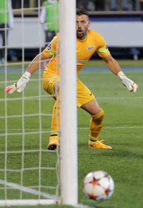 ST PETERSBURG, RUSSIA. OCTOBER 1, 2014. Zenitâ€™s goalie Yuri Lodygin seen in action during his UEFA Champions League Round 2 Group C football match at Petrovsky Stadium. The game ended in a 0-0 draw. RuslanxShamukov TASS  RE150BBA