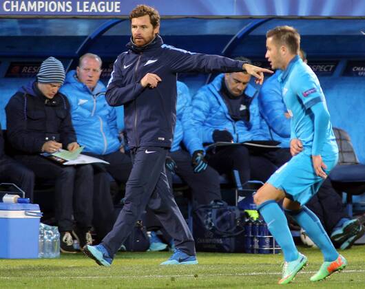 ST PETERSBURG, RUSSIA. OCTOBER 1, 2014. Zenit s head coach Andre Villas-Boas gives instructions in his UEFA Champions League Round 2 Group C football match with Monaco at Petrovsky Stadium. The game ended in a 0-0 draw. RuslanxShamukov TASS  RE150BC2