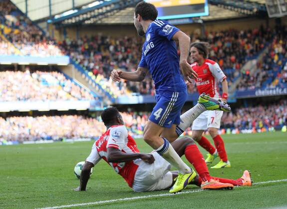 Arsenal s Danny Welbeck goes in with studs up on Chelsea s Cesc Fabregas but is only booked - Barclays Premier League - Chelsea Vs Arsenal - Stamford Bridge - England - 5th October 2014 - EDITORIAL USE ONLY. No use with unauthorised audio, video, data, fixture lists, club league logos or live services. Online in-match use limited to 120 images, no video emulation. No use in betting, games or single club league player publications.