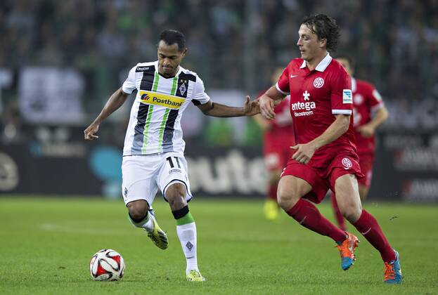 Mönchengladbach, 05.10.2014, Borussia Park Raffael (BMG), Julian Baumgartlinger (Mainz) VfL Borussia Mönchengladbach - FSV Mainz 05 mm