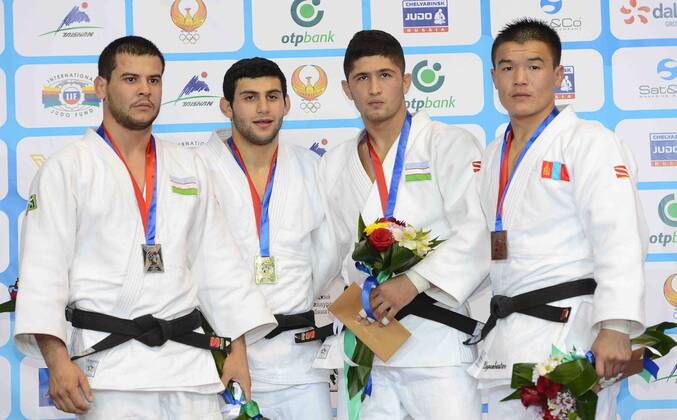 Gold medallist Roman Mustopoulos of Greece (2nd L), silver medallist Yakhyo Imamov of Uzbekistan (1st L) pose for photos during the award ceremony for Men s -81KG match at Tashkent 2014 Judo Grand Prix in Tashkent, Uzbekistan, on Oct. 17, 2014. ) (SP)UZBEKISTAN-TASHKENT-JUDO GRAND PRIX Sadat 