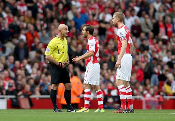 Mathieu Flamini (C) of Arsenal disagrees with the referee Roger East (L) during the Barclays Premier League match between Arsenal and Hull City at Emirates Stadium on October 18, 2014 in London, England. The match ended in 2-2 draw. ) FOR EDITORIAL USE ONLY. NOT FOR SALE FOR MARKETING OR ADVERTISING CAMPAIGNS. NO USE WITH UNAUTHORIZED AUDIO, VIDEO, DATA, FIXTURE LISTS, CLUB LEAGUE LOGOS OR LIVE SERVICES. ONLINE IN-MATCH USE LIMITED TO 45 IMAGES, NO VIDEO EMULATION. NO USE IN BETTING, GAMES OR SINGLE CLUB LEAGUE PLAYER PUBLICATIONS. (SP)UK-LONDON-SOCCER-BARCLAYS PREMIER LEAGUE-ARSENAL VS HULL CITY HanxYan 