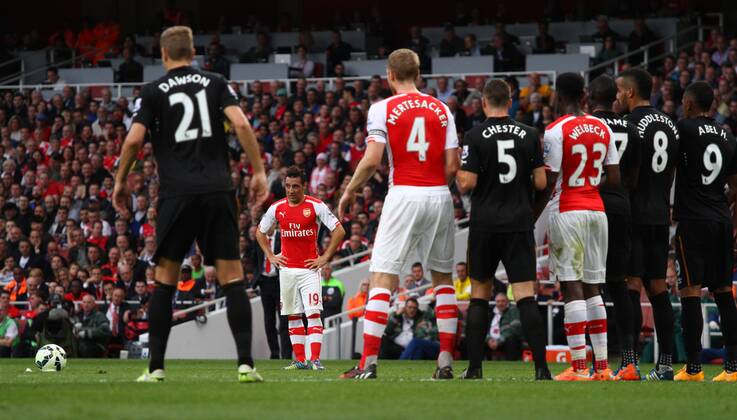 Arsenal v Hull City . . London, UK . . 18.10.2014 Santi Cazorla (A) prepares to take a free-kick. 