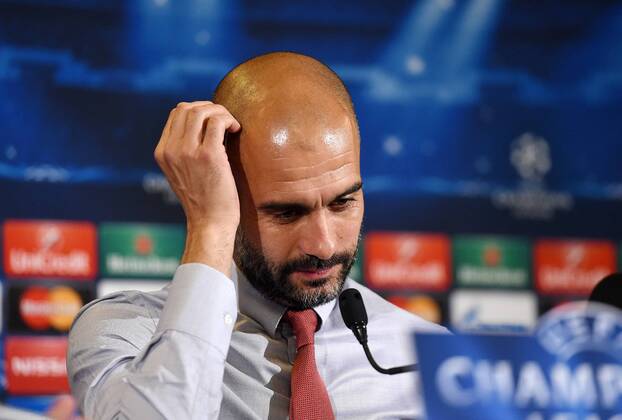 FUSSBALL CHAMPIONS LEAGUE SAISON 2014 2015 Vorrunde AS Rom - FC Bayern Muenchen 20.10.2014 Pressekonferenz FC Bayern Muenchen: Trainer Pep Guardiola nachdenklich 