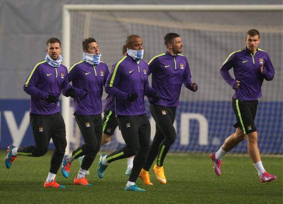 MOSCOW REGION, RUSSIA. OCTOBER 20, 2014. FC Manchester City players training ahead of the upcoming UEFA Champions League group stage football match against CSKA Moscow at Arena Khimki Stadium. The game is to be played behind closed doors as CSKA have been punished for their fans poor behavior. Artyom Korotayev TASS  RE1525F5