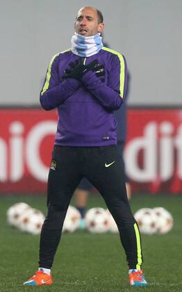 MOSCOW REGION, RUSSIA. OCTOBER 20, 2014. FC Manchester City Pablo Zabaleta training ahead of the upcoming UEFA Champions League group stage football match against CSKA Moscow at Arena Khimki Stadium. The game is to be played behind closed doors as CSKA have been punished for their fans poor behavior. Artyom Korotayev TASS  RE1525FD