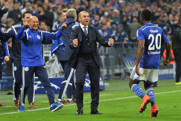 FC Schalke 04 vs. Sporting Lissabon --- Fussball --- Champions League --- 21.10.2014 Schalke, Torjubel nach dem 1:1, vorne von links: Attilio Lombardo (Co-Trainer), Roberto Di Matteo (Trainer), Chinedu Obasi, Freude, Freisteller, Gestik, Highlight
