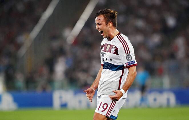 Mario Goetze (FC Bayern Muenchen) jubelt nach seinem Tor zum 2:0 fuer Bayern Muenchen Bayern Munich football player Mario Goetze celebrates the second goal versus AS Roma, during a Champions League match for the Group E, at the Olimpic Stadium of Rom, today, 21 th. Octubre 2014., ep_cez