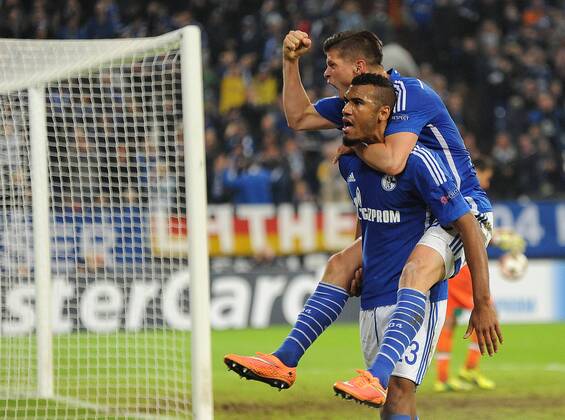 21.10.2014, xFUx, Fussball Champions League, FC Schalke 04 - Sporting Lissabon, v.l. Klaas Jan Huntelaar (FC Schalke 04), Eric Maxim Choupo Moting (FC Schalke 04) Torjubel, Goal celebration, celebrate the goal zum 4:3
