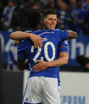 Championsleague: FC Schalke 04 - Sporting Lissabon 21.10.2014. Chinedu Obasi umarmt den Torschützen zum 2:1 Klaas-Jan Huntelaar (beide S04). HM