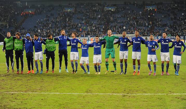 21.10.2014, xFUx, Fussball Champions League, FC Schalke 04 , v.l. Spieler vom FC Schalke 04 jubeln jubelt nach Spielende.