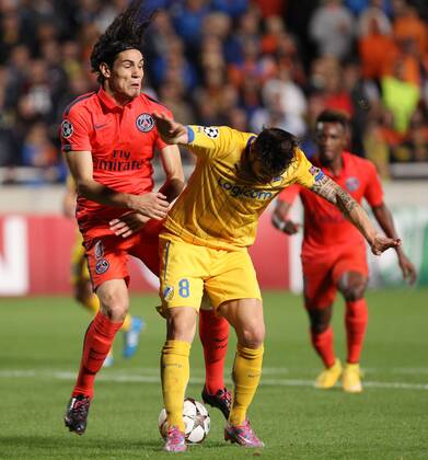 NICOSIA, Oct. 21, 2014 -- Paris Saint Germain s Edinson Cavani(L) competes during the Champions League Group F soccer match agains APOEL Nicosia at GSP Stadium in Nicosia, Cyprus, October 21, 2014. Paris Saint Germain won 1-0.)? (SP)CYPRUS-NICOSIA-UEFA-PSG VS NICOSIA SakisxSavvides 
