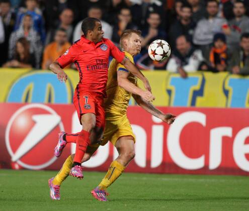 NICOSIA, Oct. 21, 2014 -- Paris Saint Germain s Lucas Moura (L) vies during the Champions League Group F soccer match agains APOEL Nicosia at GSP Stadium in Nicosia, Cyprus, October 21, 2014. Paris Saint Germain won 1-0.)? (SP)CYPRUS-NICOSIA-UEFA-PSG VS NICOSIA SakisxSavvides 