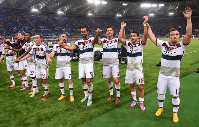 FUSSBALL CHAMPIONS LEAGUE SAISON 2014 2015 Vorrunde - FC Bayern München 21.10.2014 Schlussjubel FC Bayern München; Thomas Mueller, David Alaba, Philipp Lahm, Franck Ribery, Mehdi Benatia, Xabi Alonso, Juan Bernat und Xherdan Shaqiri (v.li.) 