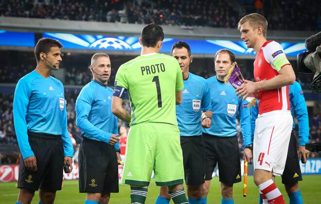 - BRUSSELS, BELGIUM: Anderlecht s goalkeeper Silvio Proto and Arsenal s Per Mertesacker shake hands at the start of a third group stage game between RSCA Anderlecht and English team Arsenal, in the group D of the UEFA Champions League competition, Wednesday 22 October 2014. VIRGINIExLEFOUR  Aufmacher premiumd 04487425